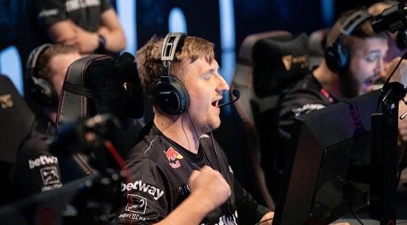 接连落败device心灰意冷 karrigan在线鼓励老乡